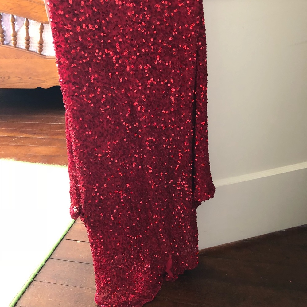 Gown In Excellent Condition And Only Worn Once - image 5